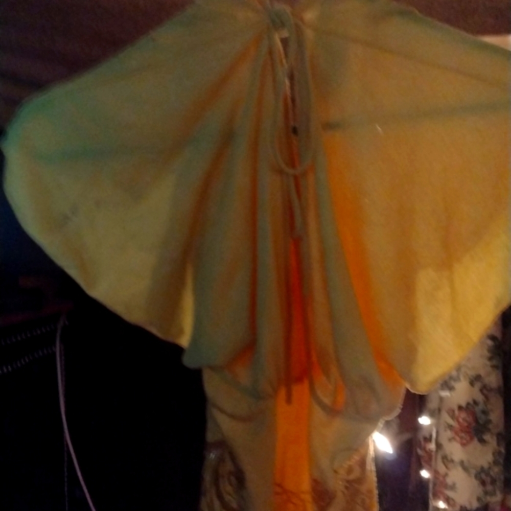 yellow dress size large it got a gold design on the back .size lg brand chesley